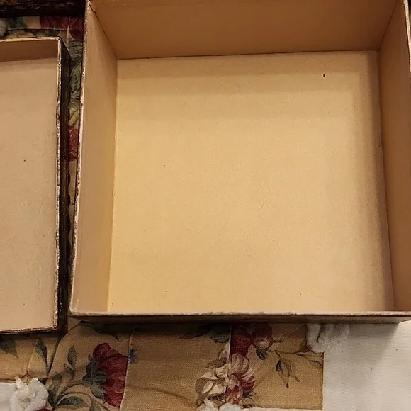 Nesting boxes - Picture 3 of 7